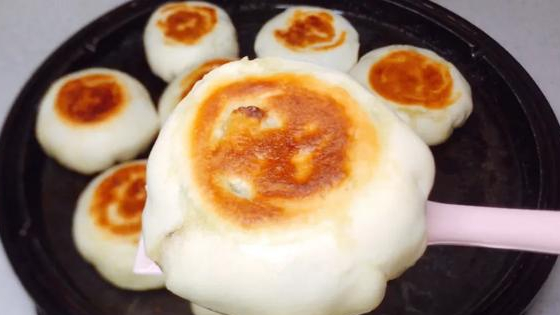 鸡蛋和圆葱馅饼的做法