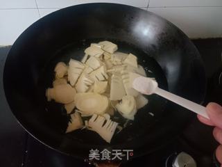 腊肉春笋炖豆腐的做法