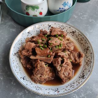 烟熏酱香排骨的家常做法