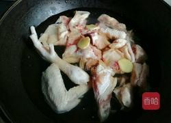 农家红汤炖鸡的做法