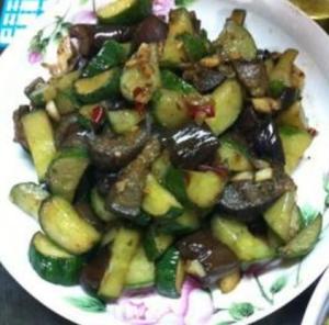 茄子干豆腐黄瓜的做法