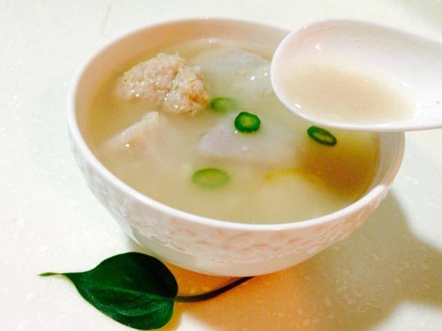 芋头煮肉丸汤的做法