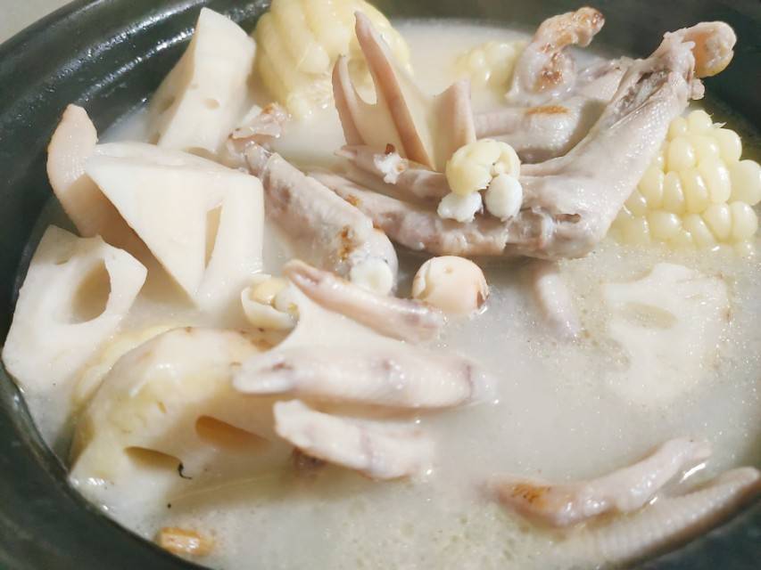 甜味鸭掌煲汤的做法