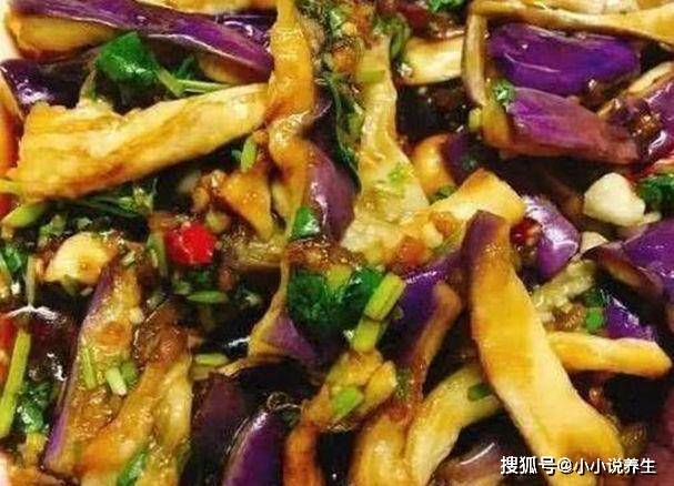凉拌茄子皮蛋豆腐的做法