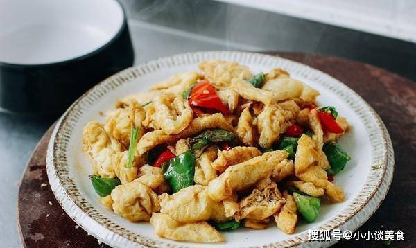 鱼炒油豆腐的做法