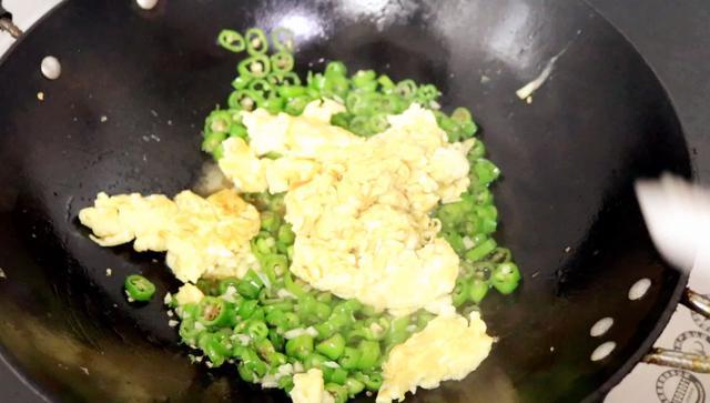 青椒炒鸡蛋米饭做法大全