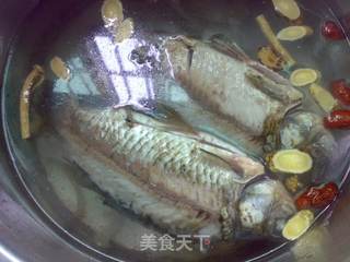 鲫鱼党参玉竹汤的做法