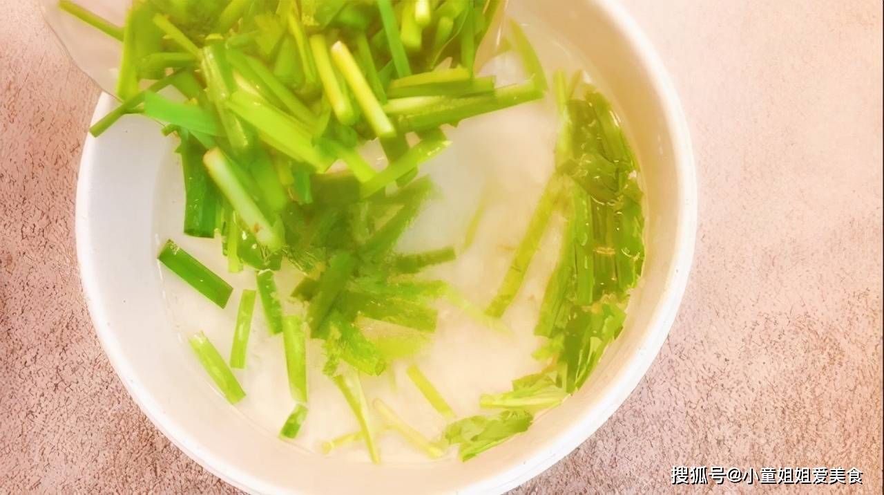 韭菜鸡蛋糊糊汤的做法