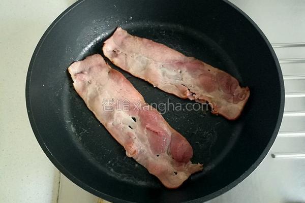 鸡蛋培根盖饭的做法
