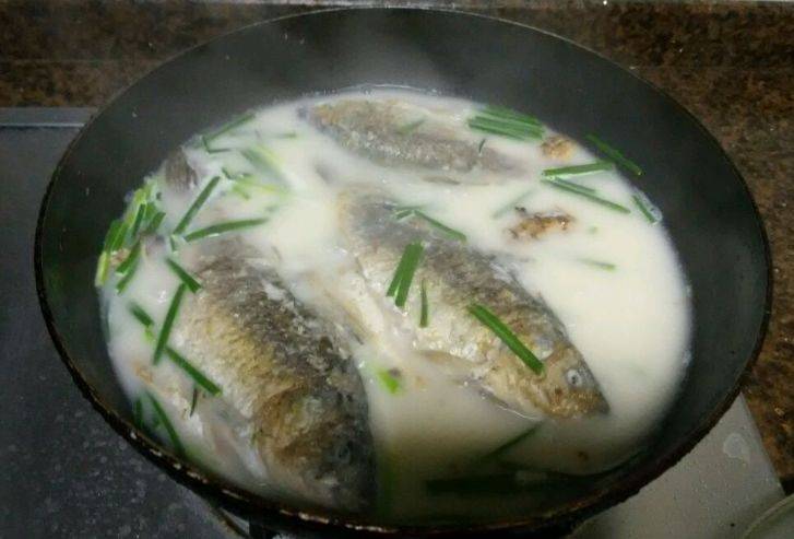 老豆腐炖腊鱼的做法