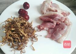 鸭子虫草煲汤的做法