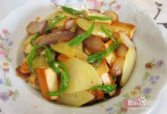 河蚌炒豆腐腊肉的做法