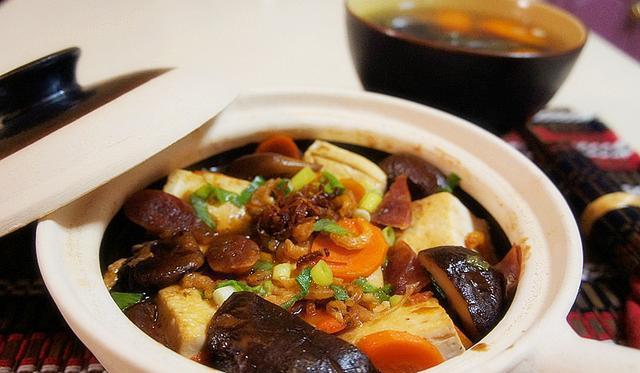 金昌鱼干豆腐煲的做法