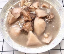 莲藕眉豆排骨煲汤的做法