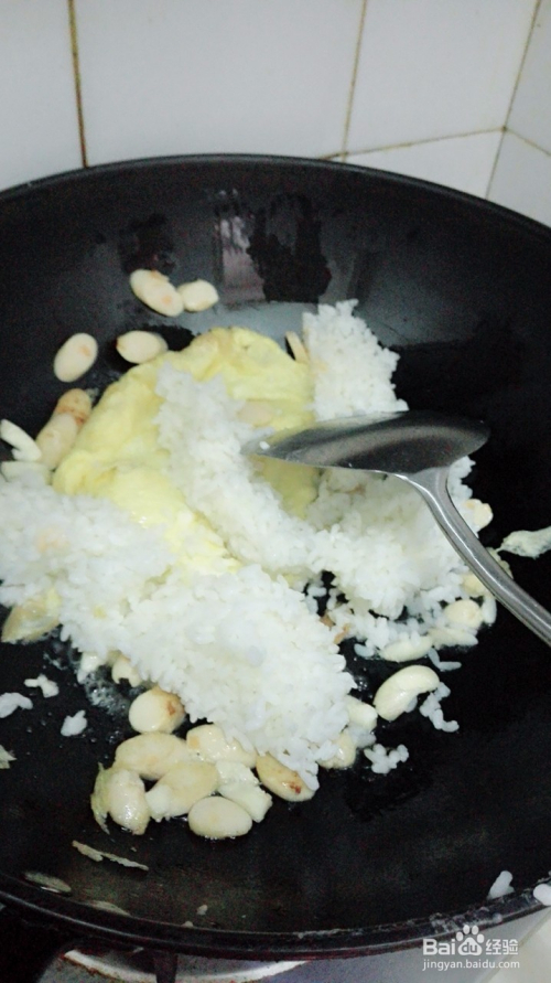 火腿鸡蛋米饭的做法