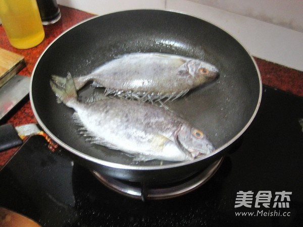 广东焖泥猛鱼的做法