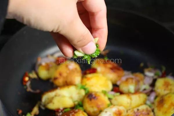 孜然鱼土豆的做法视频