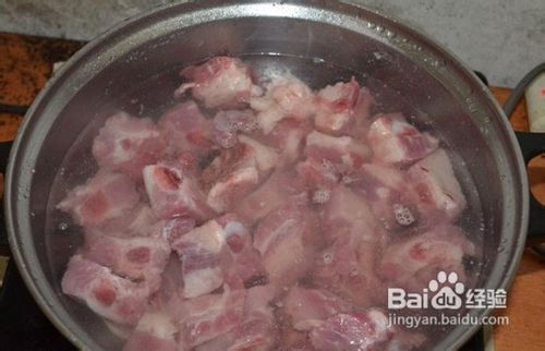 莲藕排骨汤电饭煲的做法