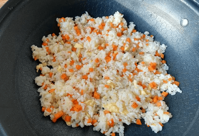 鸡蛋米饭圆球做法视频