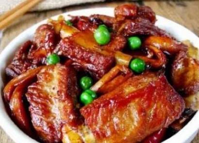 盐菜红烧排骨的做法