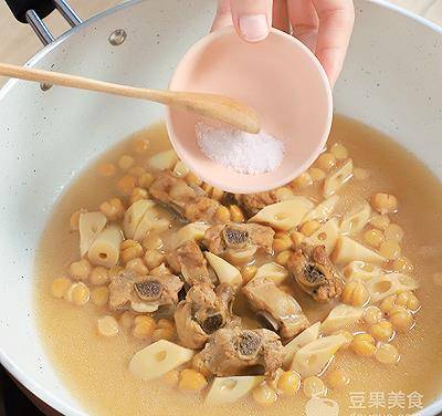 笋炖排骨的最佳做法