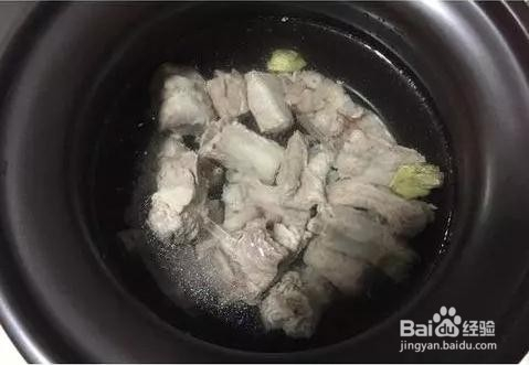 排骨清炖粉皮汤的做法