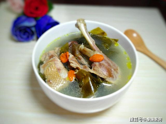 海带老鸭猪骨汤的做法