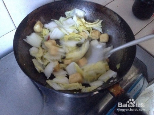 油豆腐烧肉焖白菜的做法