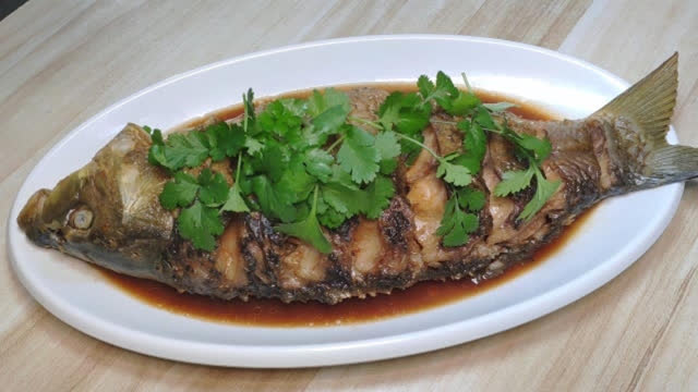 红烧鱼放豆芽的做法