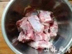 鲜墨鱼与排骨的做法
