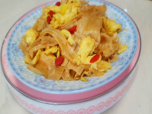 腐竹炒鸡蛋 做法视频窍门