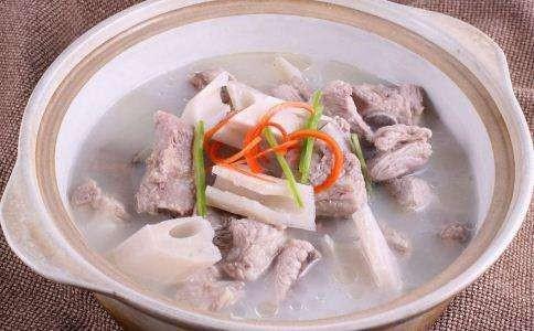 红烧排骨莲藕炖鸡蛋的做法