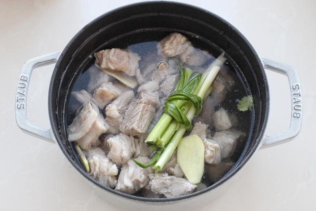 奶浆菌和排骨炖的做法