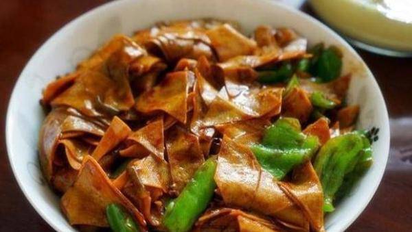 酱鸡蛋炖粉条做法
