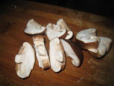 排骨炖粉皮蘑菇的做法视频