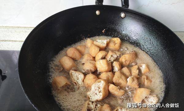 排骨l焖油豆腐的做法