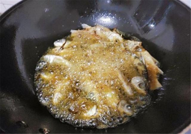 炸好的鱼仔做法视频