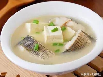 全家炖鱼胶汤的做法