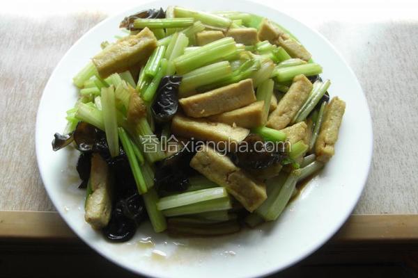 包菜炒豆腐芹菜的做法