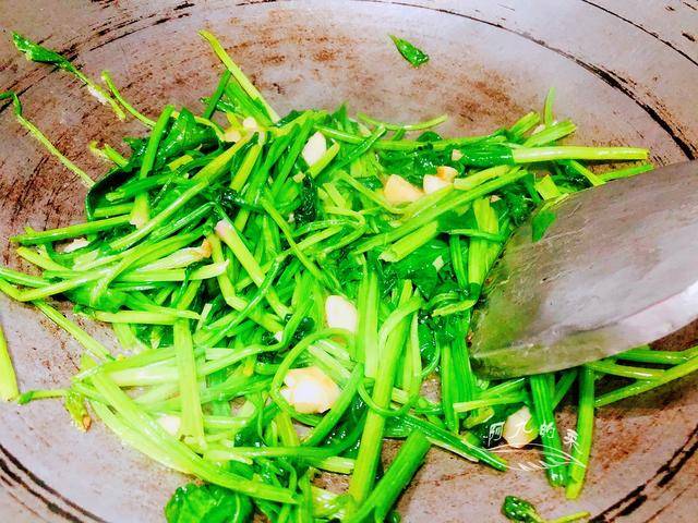 豆腐棍炒菠菜的做法