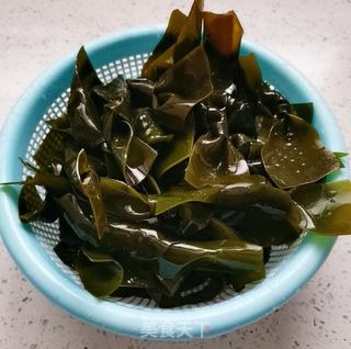 盐渍海带结煮排骨的做法
