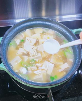 鲶鱼豆腐蚕豆米汤的做法