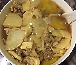 排骨炖土豆黄萝卜的做法