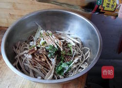 木耳凉拌豆腐丝的做法