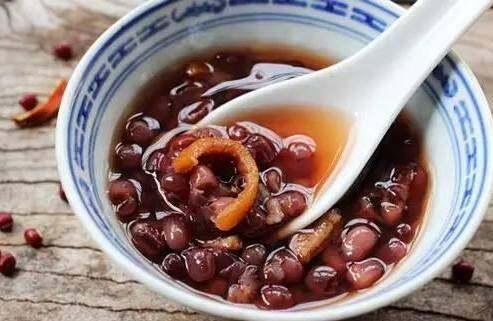 红豆炖鸡腿汤的做法