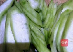 鱼腐炒丝瓜的做法