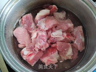 芋儿炖鹅掌排骨的做法