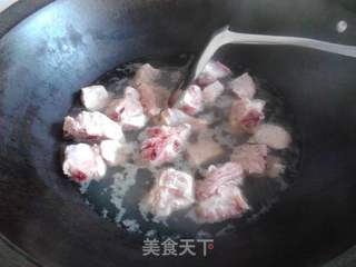 火锅年糕糖醋排骨的做法