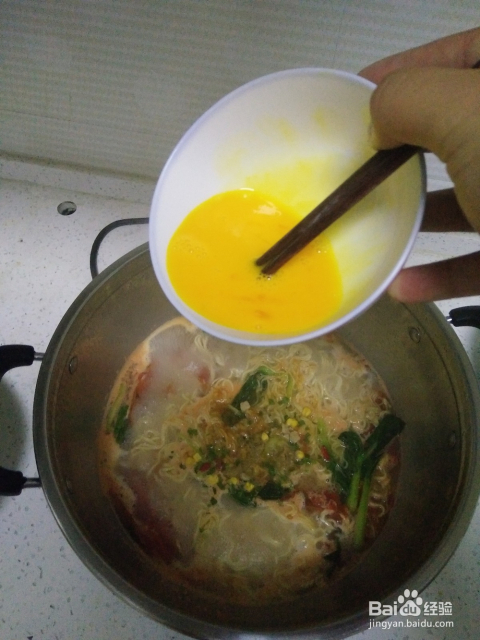 鸡蛋与泡面做法