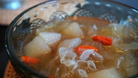 小型吊梨汤的做法